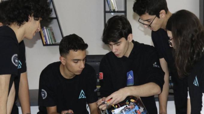 Liseli Gençler Otonom Su Altı Aracı Geliştirdi