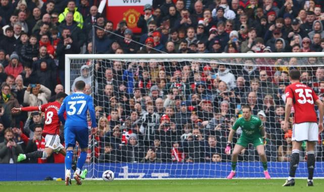 Manchester United, Everton karşısında iki golle güldü
