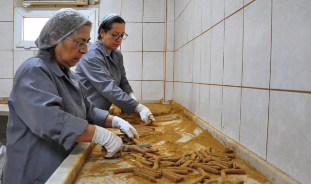 Manisa'da festival heyecanı: Mesir macunları geleneksel yöntemle hazırlanıyor