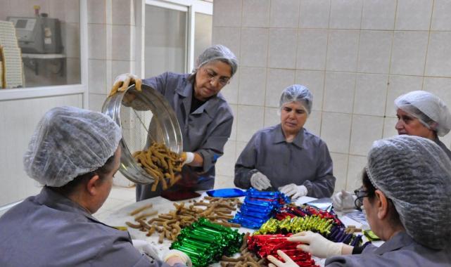 Manisa'da festival heyecanı: Mesir macunları geleneksel yöntemle hazırlanıyor