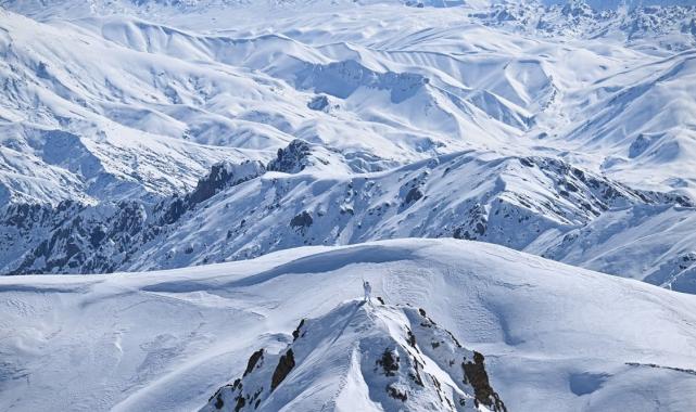 Mehmetçik kar-kış dinlemiyor! Türk askerinin terörle mücadelesinden kareler...