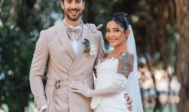 Melek Mosso, gelinlikli pozlarına yapılan çirkin yorumlara cevap verdi