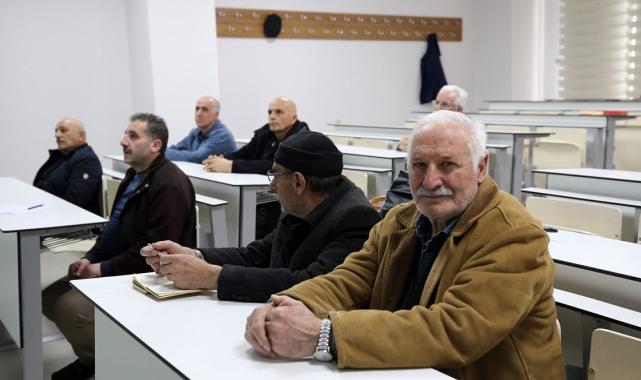Muş'ta azimleriyle 60 yaşında üniversiteli oldular