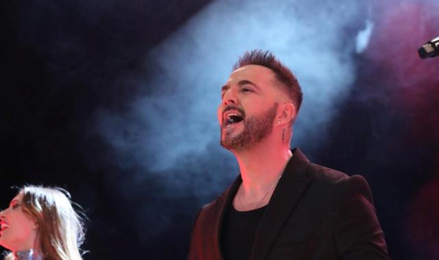 Şarkıcı Gökhan Özen, rahatsızlandı! Sosyal medyadan hayranlarını uyardı