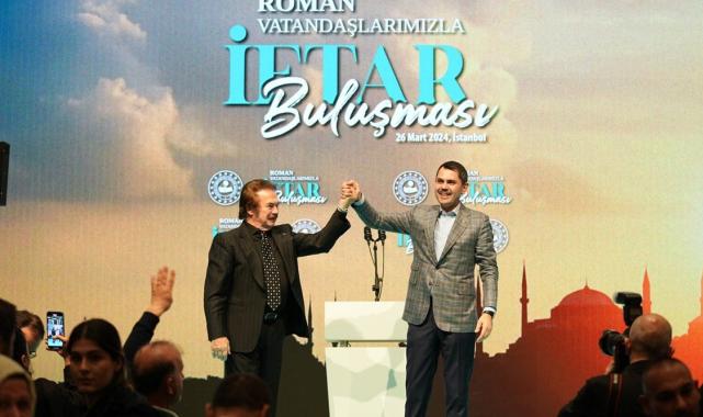 Seçim şarkısı hediye etmişti! Murat Kurum sahneye Orhan Gencebay ile birlikte çıktı