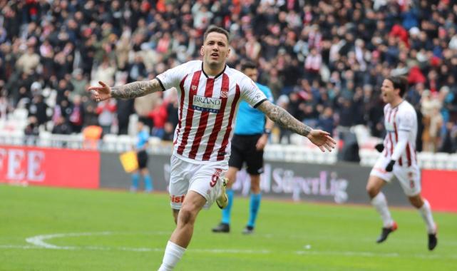 Sivassporlu Rey Manaj'a Arnavutluk'tan milli davet