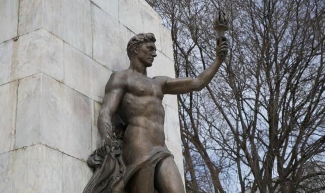 Sultan Abdülaziz’in cami temeli üzerine dikilen İsmet İnönü heykelini İBB koruma altına aldı