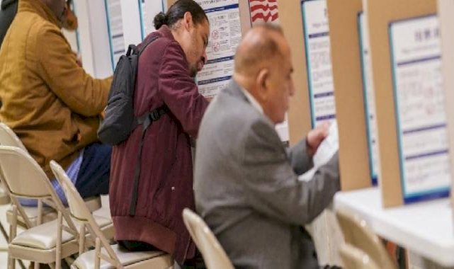 ABD'de gözler Süper Salı seçimlerinde: 15 eyalette sandık kuruldu