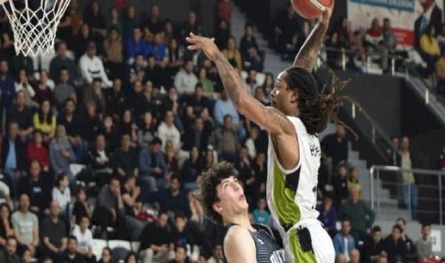 Beşiktaş, Manisa Büyükşehir Belediyespor'a mağlup oldu