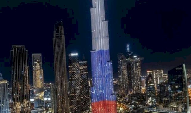 Burj Khalifa, Rus bayrağının renklerine büründü