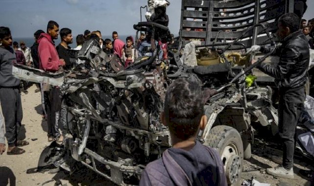 İsrail ordusu Gazze'de insani yardım aracına saldırdı: 9 kişi hayatını kaybetti