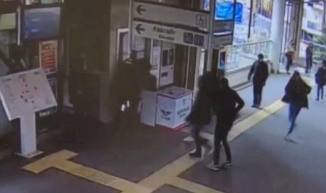 İstanbul'da Marmaray istasyonunda kadın güvenliğe bıçaklı saldırı! O anlar...