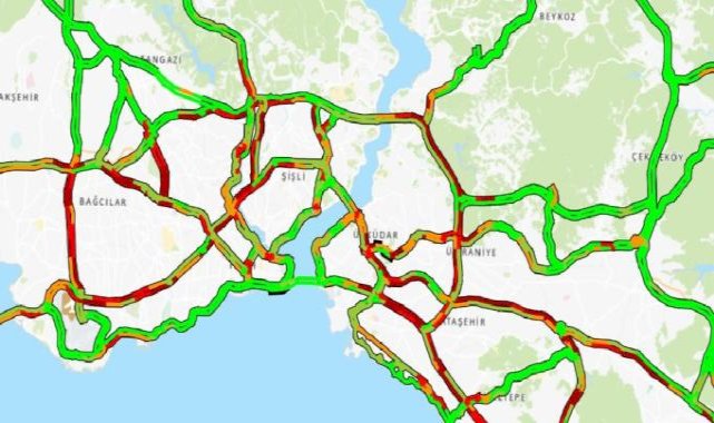 İstanbul'da yağmur klasiği! Trafik kilitlendi