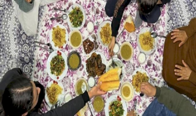 Kahramanmaraş merkezli depremlerin etkilediği illerde ilk iftar yapıldı