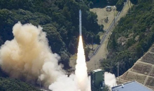 Kuzey Kore'yi izleyecek Japon uydusunu taşıyan roket, kalkışta patladı