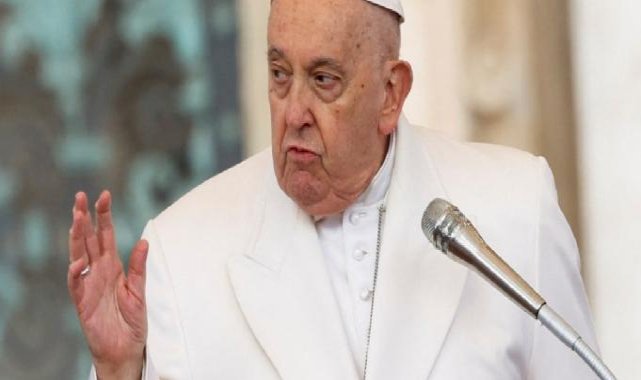Papa Franciscus: Kilise, cinsel istismar mağdurlarını dinlemeli
