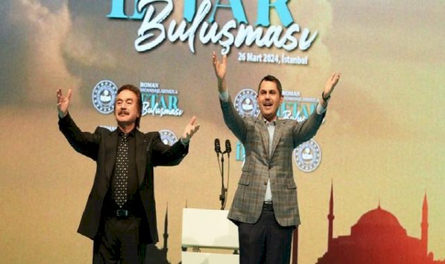 Seçim şarkısı hediye etmişti! Murat Kurum sahneye Orhan Gencebay ile birlikte çıktı