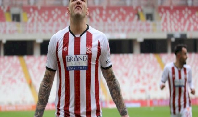 Sivassporlu Rey Manaj'a Arnavutluk'tan milli davet