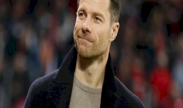 Xabi Alonso, Bayer Leverkusen'de kalıyor