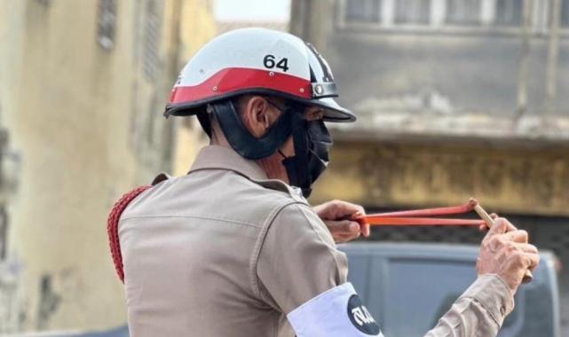 Tayland'da şehri istila eden maymunlar toplatılıyor