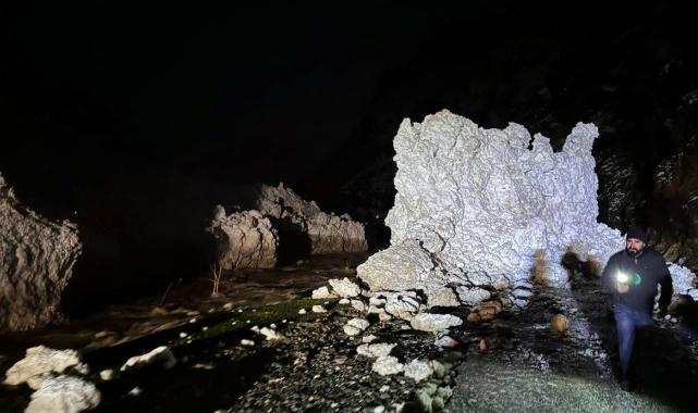 Van'da kara yolu çığ nedeniyle kapandı