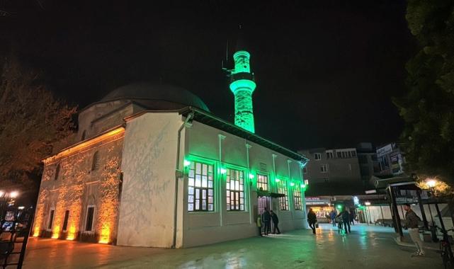 Yurdun dört bir yanında camiler, ilk teravih namazı için doldu