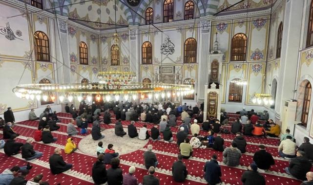 Yurdun dört bir yanında camiler, ilk teravih namazı için doldu