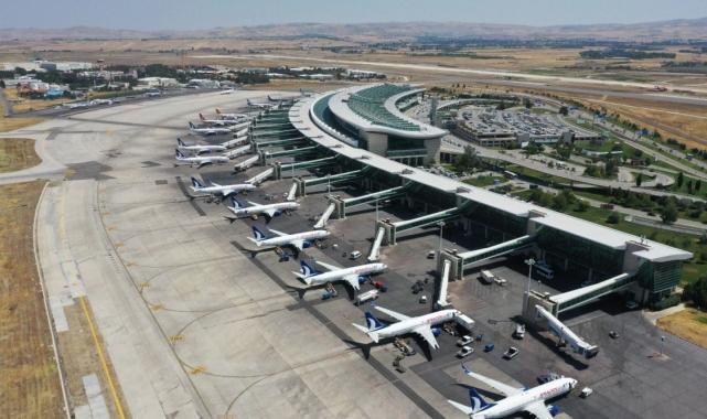 Abdulkadir Uraloğlu, mart ayı uçak, yolcu ve yük trafiği istatistiklerini açıkladı