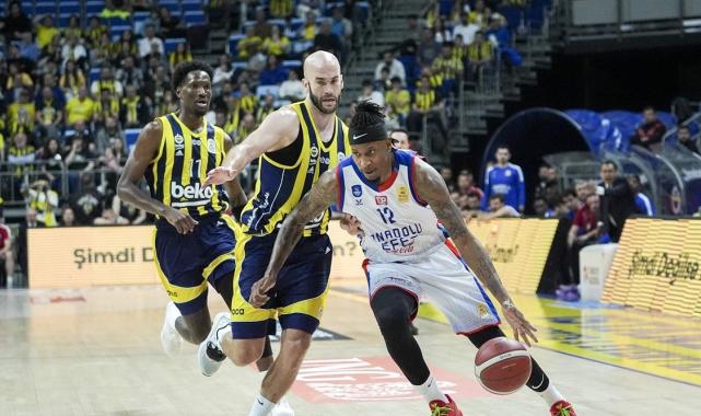 Anadolu Efes, Fenerbahçe'yi ligde devirdi