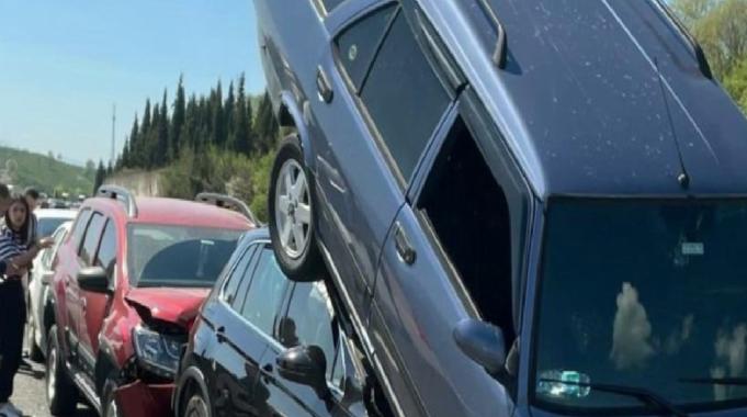 Anadolu Otoyolu Sakarya geçişinde zircirleme kaza! 9 araç çarpıştı: 2 yaralı