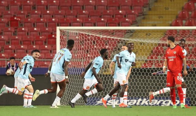Başakşehir'in yükselişi sürüyor! Hatayspor'u da yendiler