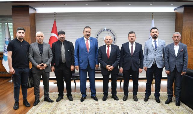 Başkan Büyükkılıç'a tebrik ziyaretleri sürüyor