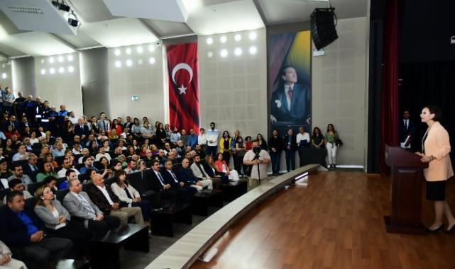 Başkan Kınay, Karabağlar Belediyesi çalışanlarıyla bayramlaştı