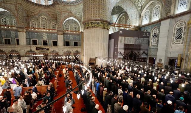 Camiler son teravih namazı için doldu