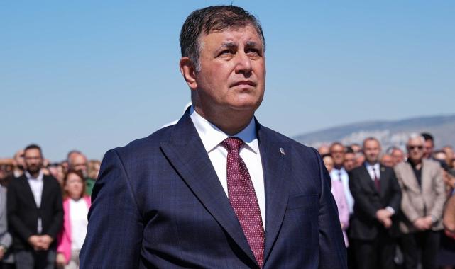 Cemil Tugay, İzmir Büyükşehir Belediyesi Başkanlığı görevini Tunç Soyer'den devraldı