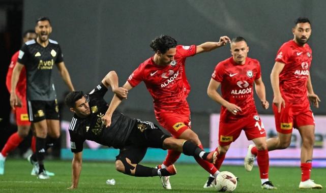 Çorum FK, Altay'ı üç golle geçti! Yangın söndürme tüpü sıktılar