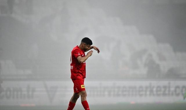 Çorum FK, Altay'ı üç golle geçti! Yangın söndürme tüpü sıktılar