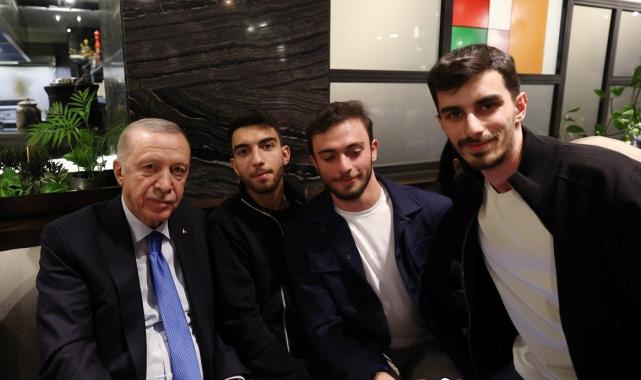 Cumhurbaşkanı Erdoğan, gençlerle bir araya geldi