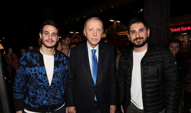 Cumhurbaşkanı Erdoğan, gençlerle bir araya geldi