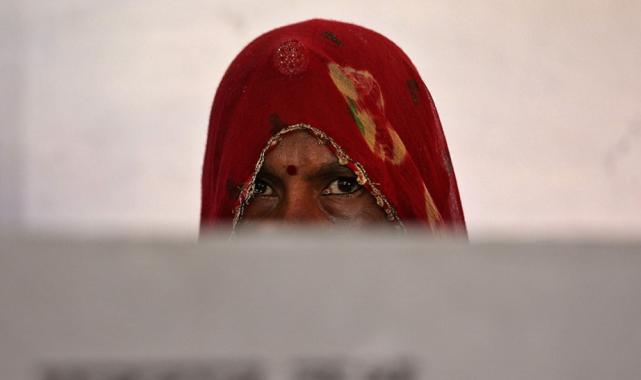 Dünyanın en büyük seçimi: Hindistan'da 969 milyon seçmen sandık başında