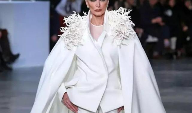 Dünyanın en yaşlı modelinin yaşını duyan inanamıyor! 20’lik modellere taş çıkartıyor…