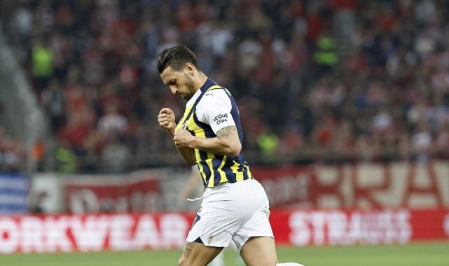 Edin Dzeko'nun Türk bayrağını göstermesi Yunan basınında: Kabul edilemez