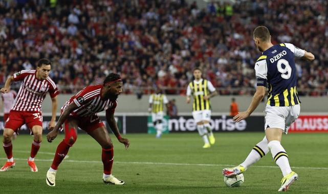 Edin Dzeko'nun Türk bayrağını göstermesi Yunan basınında: Kabul edilemez