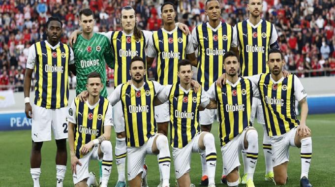 Edin Dzeko&#039;nun Türk bayrağını göstermesi Yunan basınında: Kabul edilemez