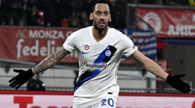 Hakan Çalhanoğlu canlı yayında isyan etti: Boş boş konuşmasınlar