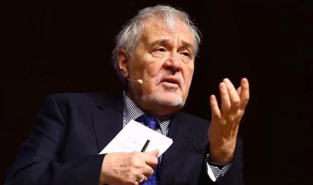 İlber Ortaylı uçakta rahatsızlandı