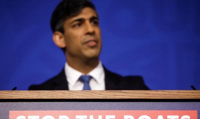 İngiltere'nin göçmenleri Ruanda'ya gönderme planına parlamentodan onay