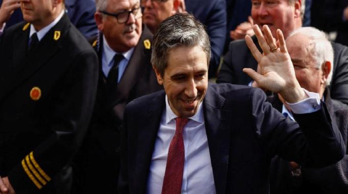 İrlanda'nın yeni Başbakanı 37 yaşındaki Simon Harris oldu