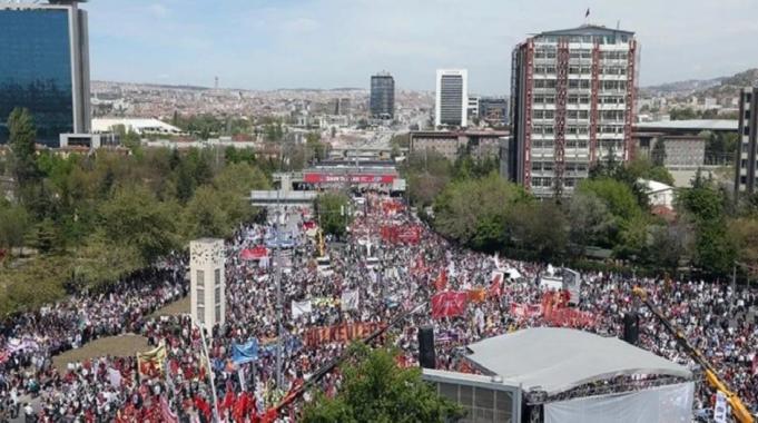 İşçi ve memur sendikaları 1 Mayıs&#039;ı farklı şehirlerde kutlayacak