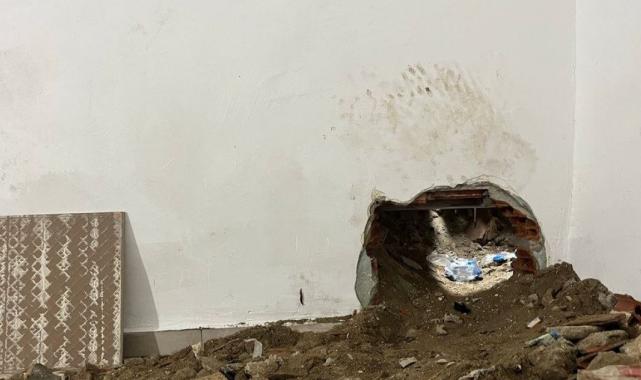 İstanbul'da duvarı delerek döviz bürosunun kasasına ulaştılar: Çalamadan kaçtılar